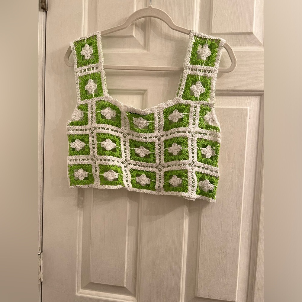 Size medium lime green white square floral flower crochet crop top tank
